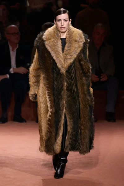 Look 48